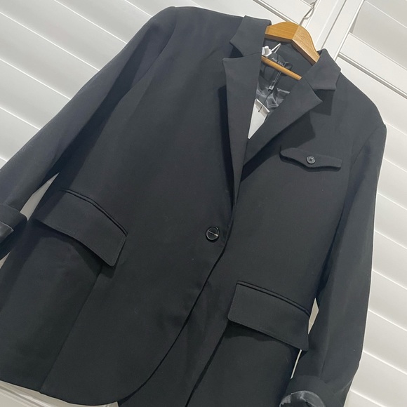 Black suit coat - Picture 5 of 5